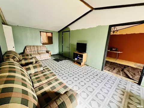 814 E Belleville Ave, Christopher, IL 62822 photo 11