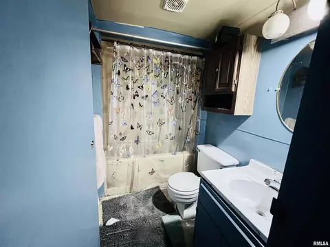 814 E Belleville Ave, Christopher, IL 62822 photo 18
