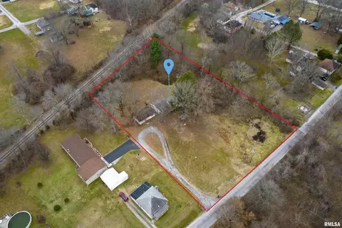 814 E Belleville Ave, Christopher, IL 62822 photo 3
