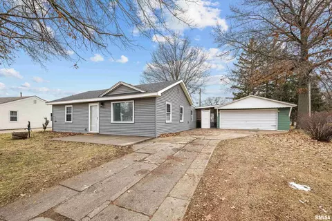 6722 N Birchwood Ave, Davenport, IA 52806