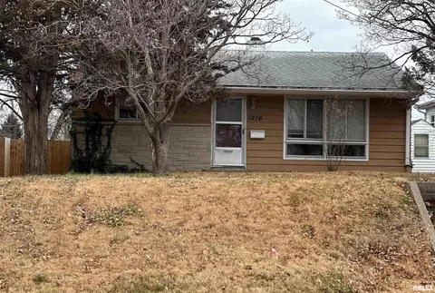 1216 N 24th St, Quincy, IL 62301