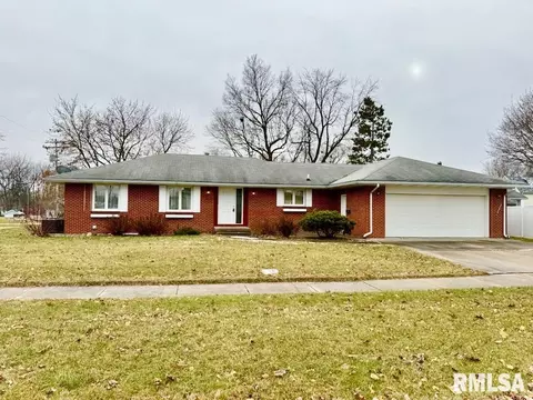 208 SE 4th St, Aledo, IL 61231