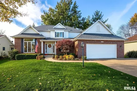 3224 Fernwood Ct, Davenport, IA 52807