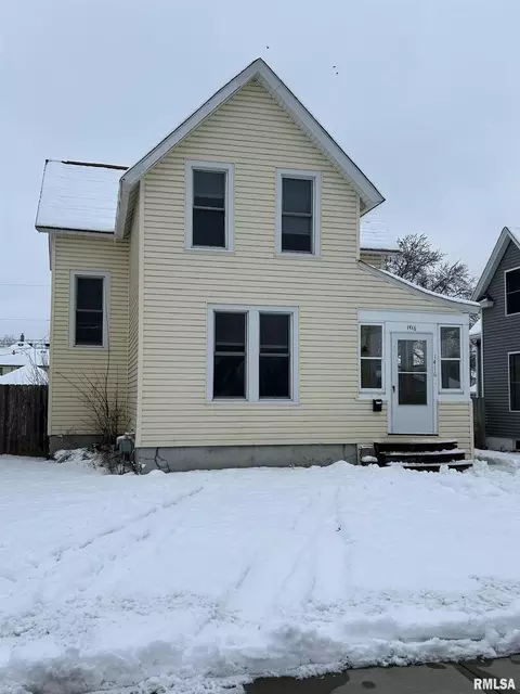 1416 W 14th St, Davenport, IA 52804