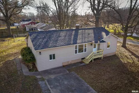 1120 N 16th St, Herrin, IL 62948