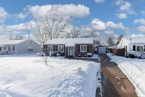 971 41st St, Moline, IL 61265