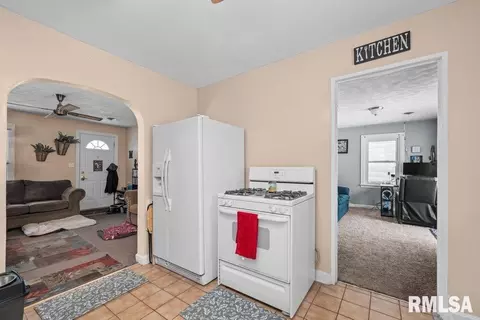 2420 47th St, Moline, IL 61265 photo 4