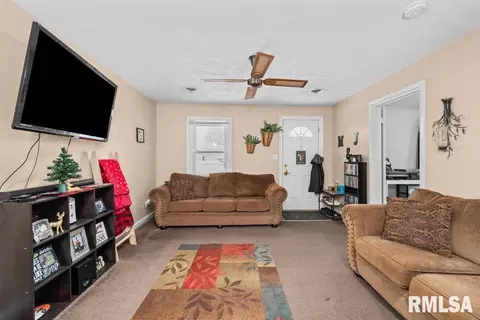 2420 47th St, Moline, IL 61265 photo 2