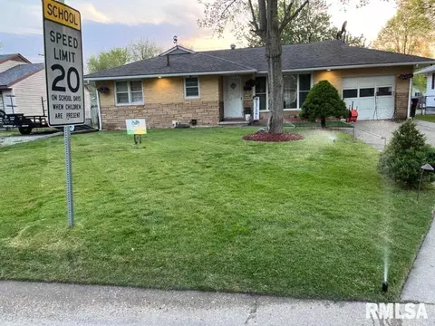 1410 Beard St, Beardstown, IL 62618