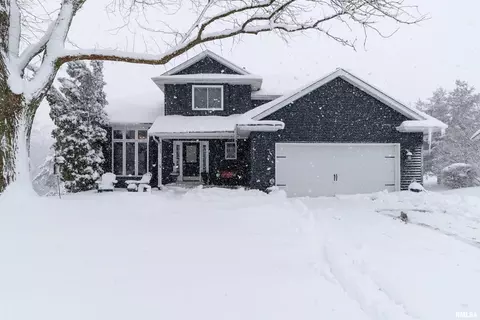 5712 Jessica Ct, Davenport, IA 52807