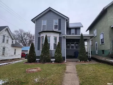 715 S 6th St, Clinton, IA 52732