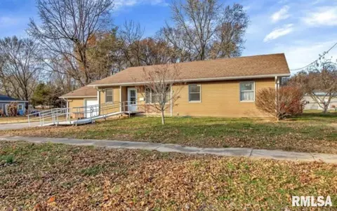 312 Prosperity St, Carterville, IL 62918
