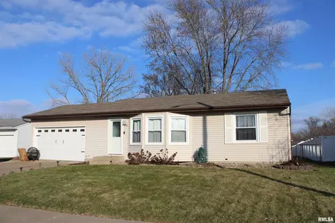 3130 W 43rd St, Davenport, IA 52806
