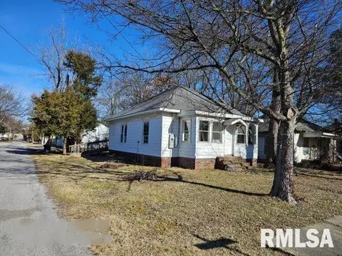 102 E Homer St, Harrisburg, IL 62946