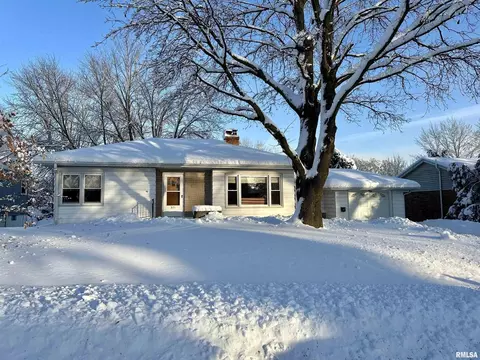 321 Ruth Pl, Clinton, IA 52732