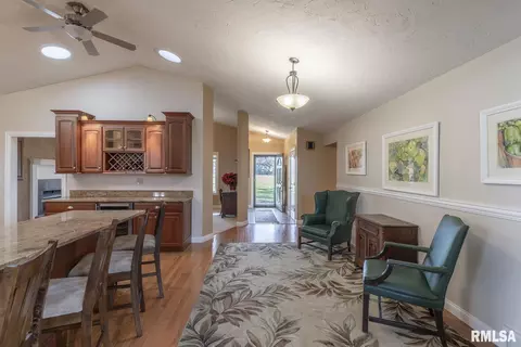 5203 38th Ave, Moline, IL 61265 photo 14