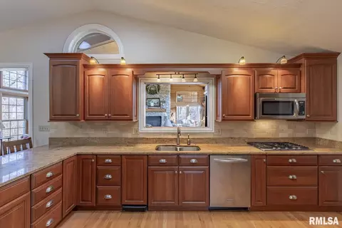 5203 38th Ave, Moline, IL 61265 photo 19