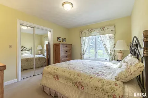 5203 38th Ave, Moline, IL 61265 photo 32