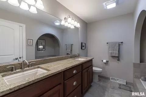 5203 38th Ave, Moline, IL 61265 photo 34