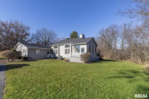 5203 38th Ave, Moline, IL 61265 photo 3