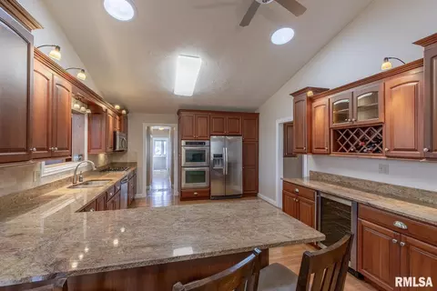 5203 38th Ave, Moline, IL 61265 photo 16