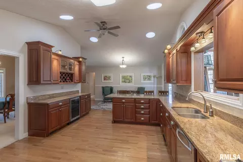 5203 38th Ave, Moline, IL 61265 photo 17