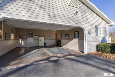 5203 38th Ave, Moline, IL 61265 photo 6
