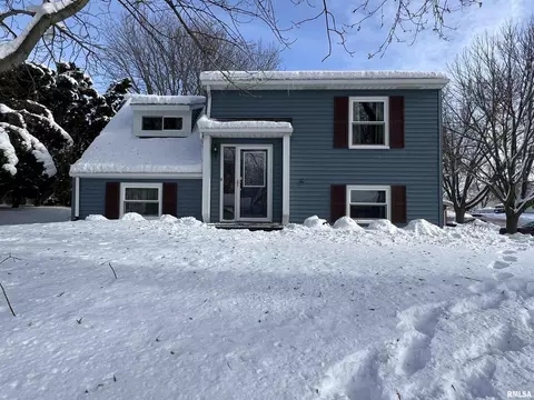 2240 W 58th St, Davenport, IA 52806