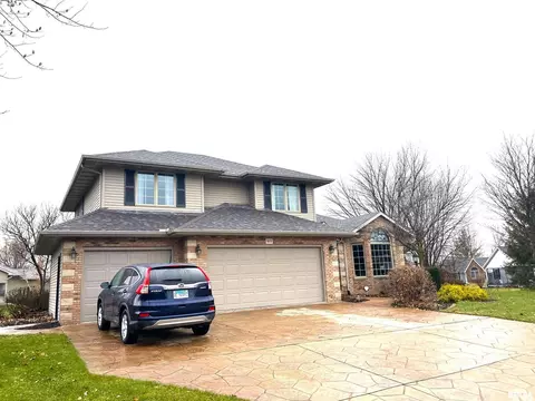 911 Kadel Ct, Geneseo, IL 61254