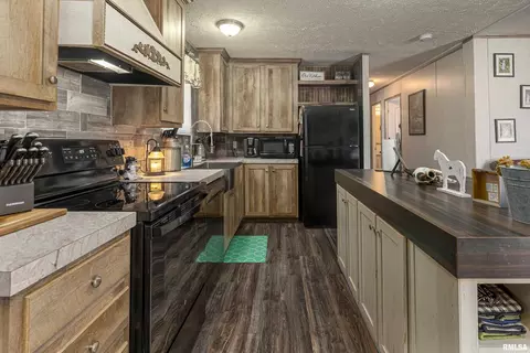 6690 Main St, Logan, IL 62856 photo 8