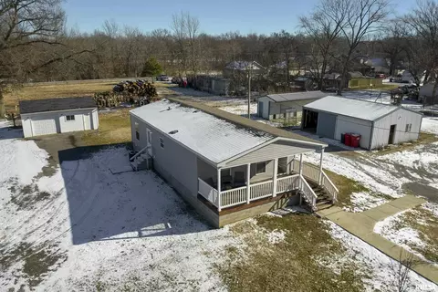 6690 Main St, Logan, IL 62856