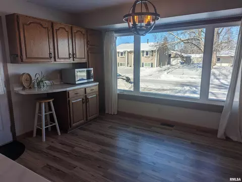 4910 48th Ave, Moline, IL 61265 photo 8