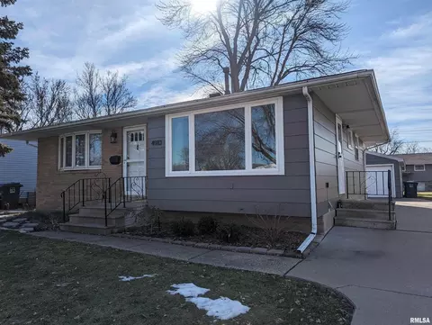 4910 48th Ave, Moline, IL 61265