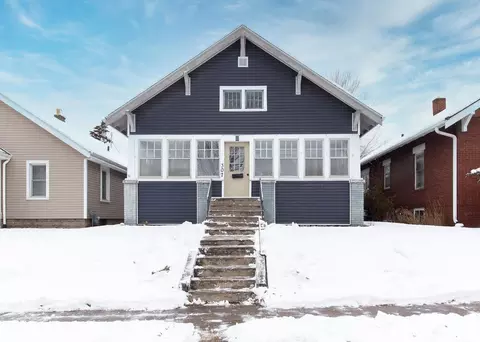 307 E 7th St, Muscatine, IA 52761