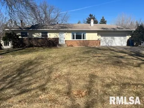508 W Mulberry Ln, Long Grove, IA 52756