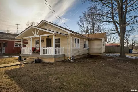 551 N Seba St, Hurst, IL 62949 photo 2