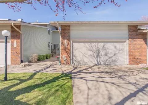 1128 Terrace Park Dr, Bettendorf, IA 52722