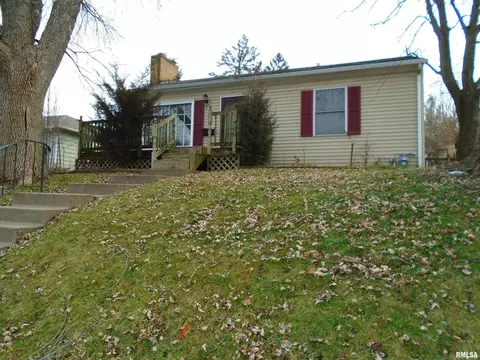 1915 Grand Ave, Davenport, IA 52803