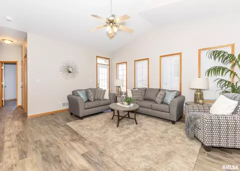 16 Cherry Hill Ct, Hampton, IL 61256 photo 3