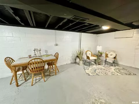 2021 3rd St, Moline, IL 61265 photo 12