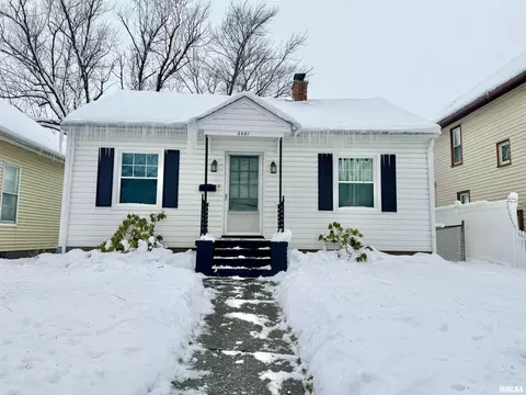 2021 3rd St, Moline, IL 61265 photo 18