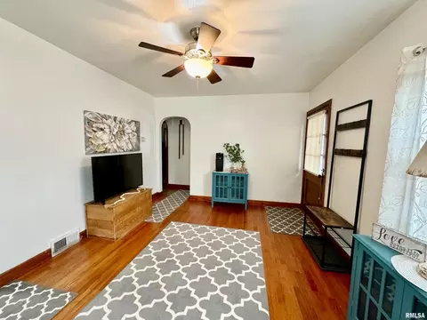 2021 3rd St, Moline, IL 61265 photo 5
