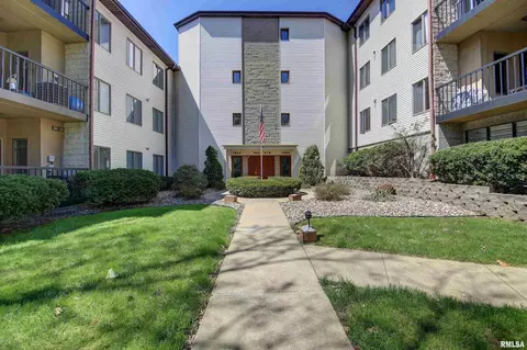 1022 Hickory Hill Ct #U9, Clinton, IA 52732