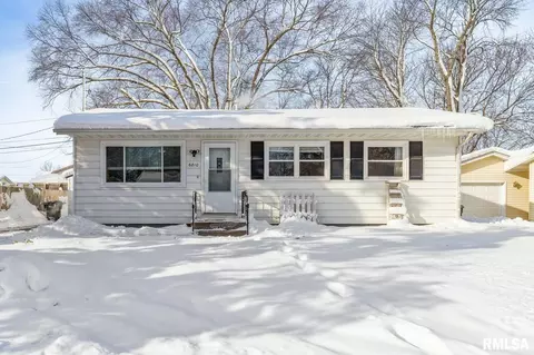 6810 Ridge Dr, Davenport, IA 52806