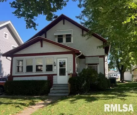 2433 Arlington Ave, Davenport, IA 52803