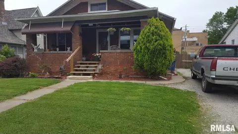1330 15th St #A, Moline, IL 61265