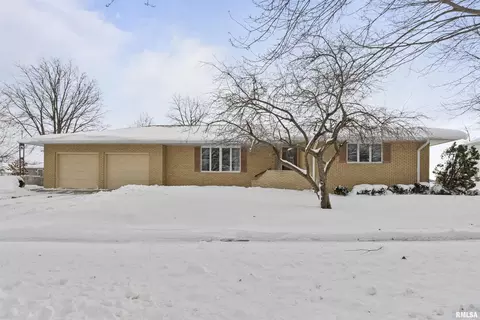403 8th Ave, Clarence, IA 52216