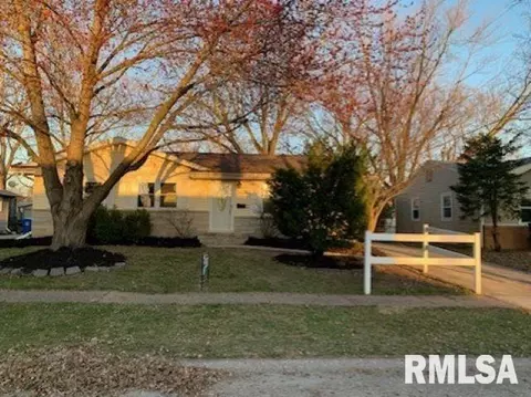 3522 37th St, Moline, IL 61265