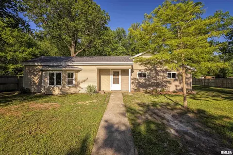 1111 S Maple St, Carterville, IL 62918