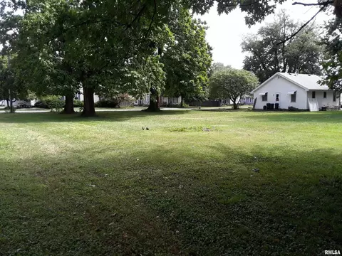 202 E Franklin St, Mount Sterling, IL 62353